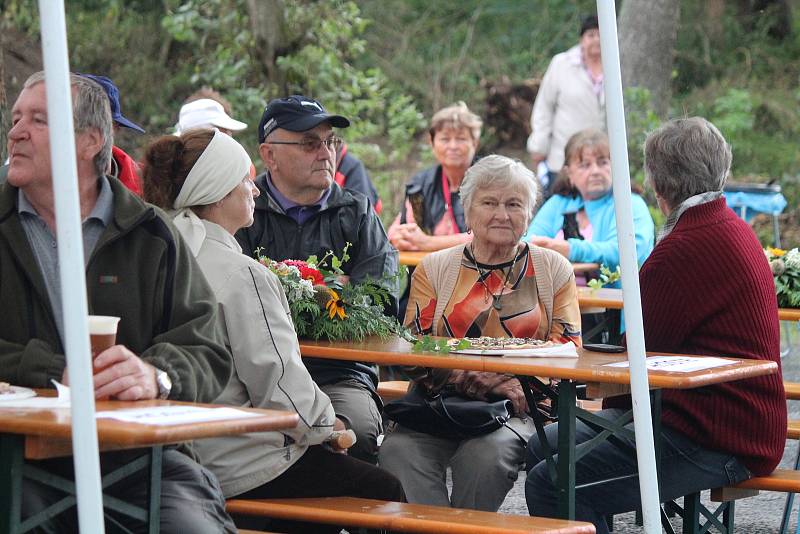 Slavnostní otevření nádrže na zadržení vody v přírodě v Pačejově.