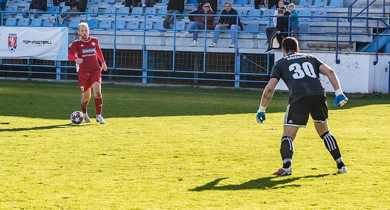 Fotbalisté divizních Klatov remizovali v 11. kole soutěže na hřišti Soběslavi 2:2, i když po prvním poločase vedli o dvě branky.