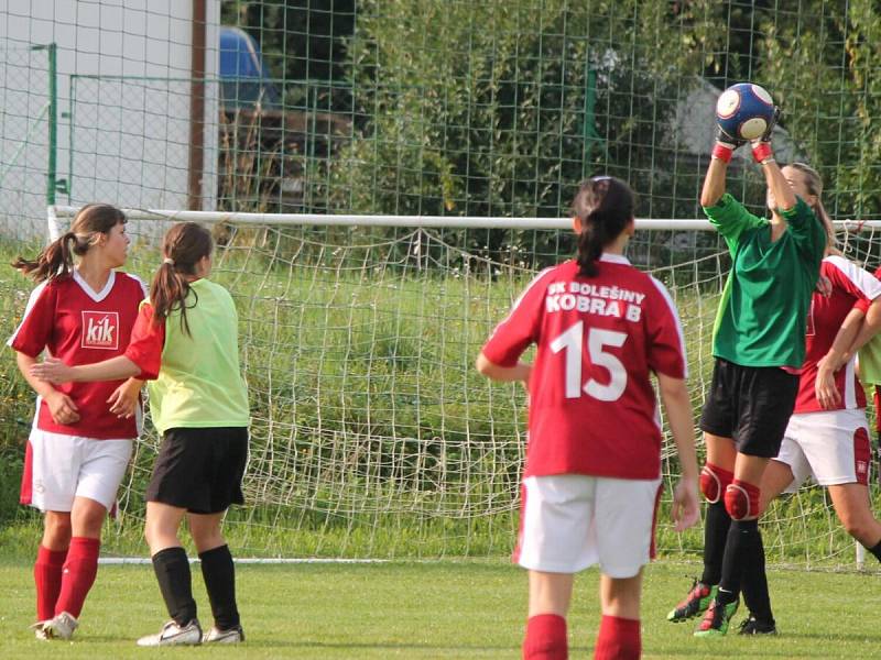 Letní Dívčí amatérská fotbalová liga Kobra A - Kobra B 0:0.