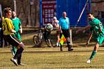 Fotbalisté TJ Pfeifer Chanovice (na archivním snímku hráči v zelených dresech) remizovali ve 22. kole I. B třídy s Blovicemi 1:1. Na penalty vyhráli hosté.