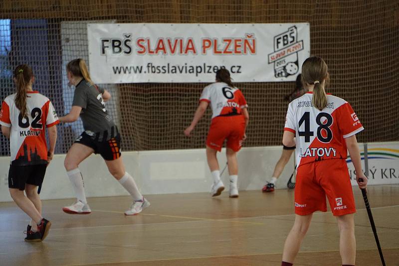 FBŠ Slavia Plzeň - Sport Club Klatovy (červenobílé dresy).