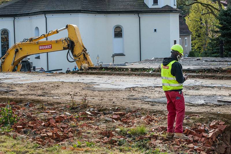 Železná Ruda, bourání objektu bývalé cukrárny