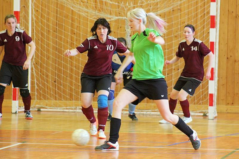 Snímky ze zápasu Chanovice (v červeném) vs. Neznašovy (zelené dresy) a Plánice (oranžové) vs. Dnešice (ve žlutém).