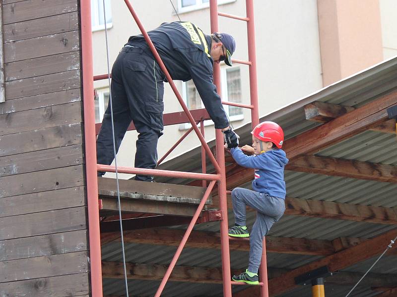 V prvním prázdninovém dni uspořádali hasiči klatovského územního odboru Hasičského záchranného sboru Plzeňského kraje ve své stanici den otevřených dveří