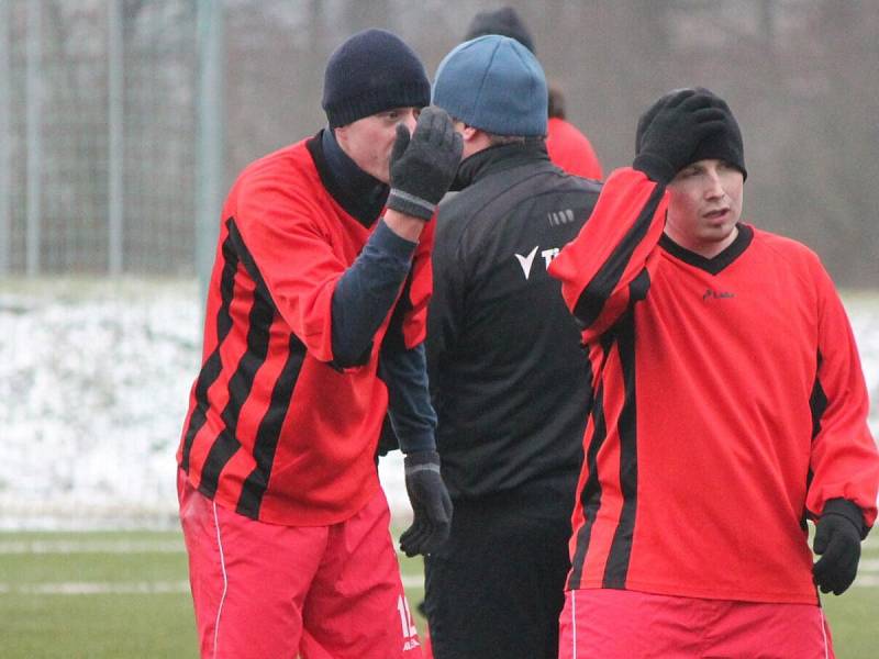 Zimní turnaj v Sušici: Nýrsko (v pruhovaném) - Luby 2:0.