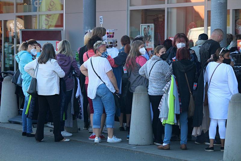 Obchody a centrum města po pondělním rozvolnění v Klatovech.