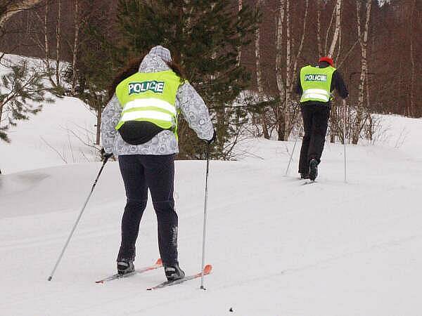 Policisté na Šumavě vyrazili na kontrolu lyžařských stop