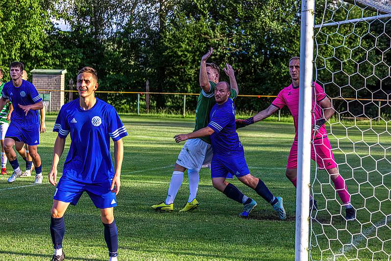 Baráž o I. A třídu, odveta: FK Svéradice (zelení) - TJ Sokol Malesice 1:2 (1:0).