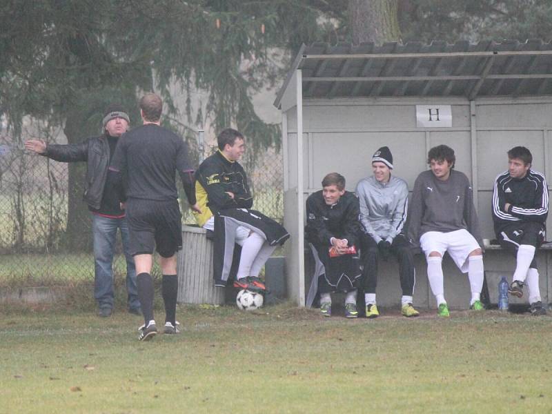 1. B třída: Hradešice (ve žlutém) - Přeštice B 2:1.