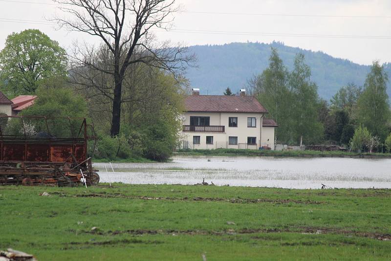 Zatopené louky v Dolanech a Svrčovci.