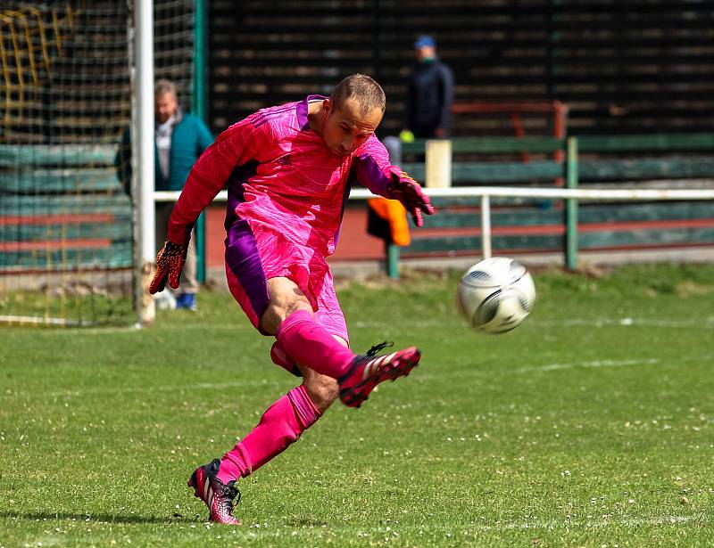 17. kolo III. třídy: Sokol Hartmanice (žlutočerní) - Železná Ruda 3:1.