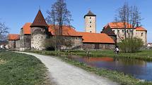 Do dnešní podoby byl hrad uveden po obsáhlé rekonstrukci v letech 1949–1954, kdy bylo dle archeologického průzkumu v náznacích obnoveno i vnější opevnění a vodní příkopy. Při obnově se používaly dobové postupy i původní materiál. Obnova a restaurování pok