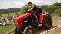 Již potřetí se do Mlázov na Klatovsku sjely traktory z celého okresu. 