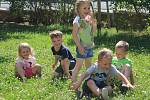 Děti si na zahradě školky v Máchově ulici v Klatovech užily zábavné dopoledne.