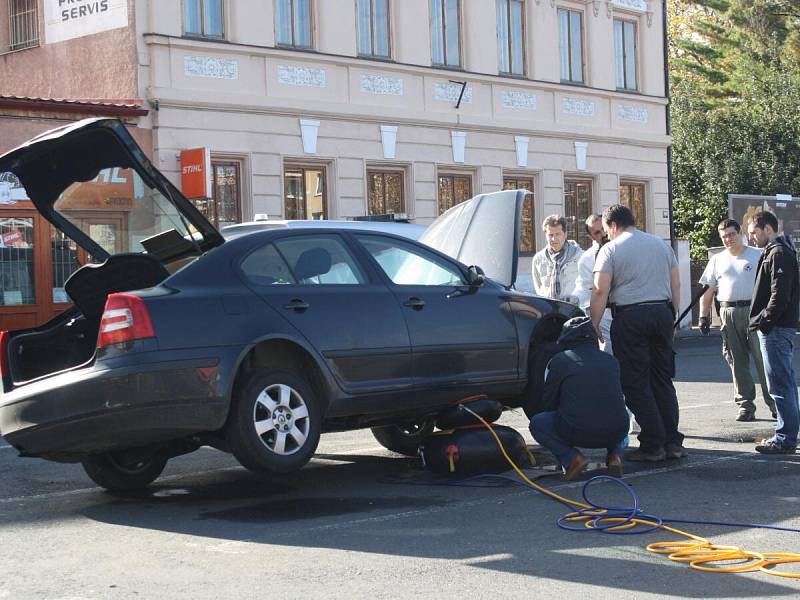 Policie uzavřela parkoviště v Klatovech