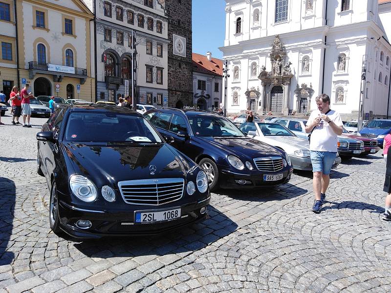 Sraz vozů značky Mercedes v Klatovech.