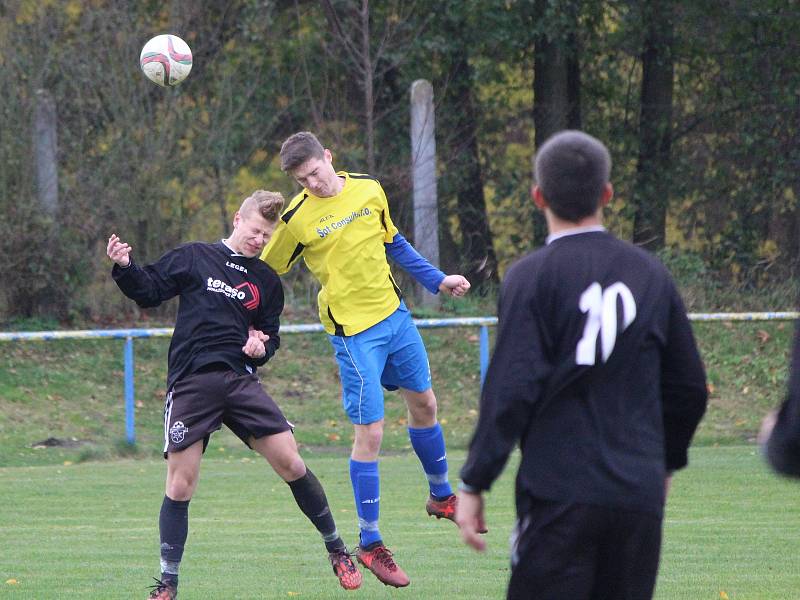 Fotbalisté TJ Sokol Mochtín (na archivním snímku hráči ve žlutých dresech) porazili Bělou nad Radbuzou 4:1. O výhře rozhodli už v prvním poločase.