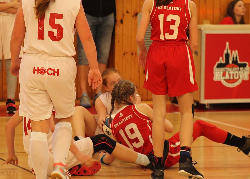 BK Klatovy U14 (v červeném) vs. BK Tábor 62:14 - fotogalerie z pátečního zápasu