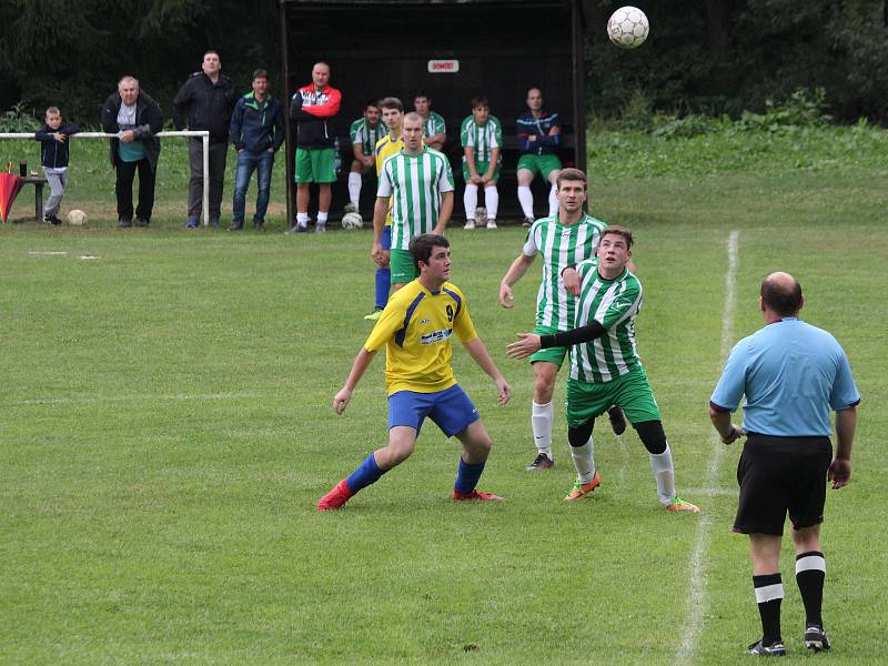 Fotbal, III. třída: Velhartice (zelenobílí) - Velké Hydčice