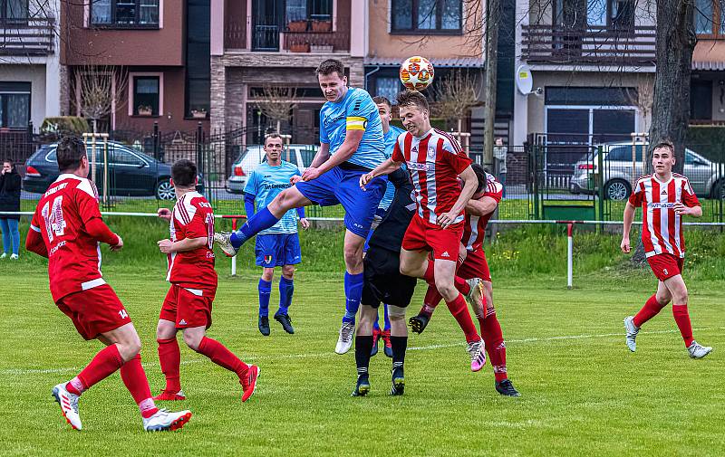 Fotbalisté TJ Sokol Mochtín po čtyřech porážkách zabrali, když ve víkendovému duelu 25. kola I. A třídy doma přehráli béčko divizních Rokycan.