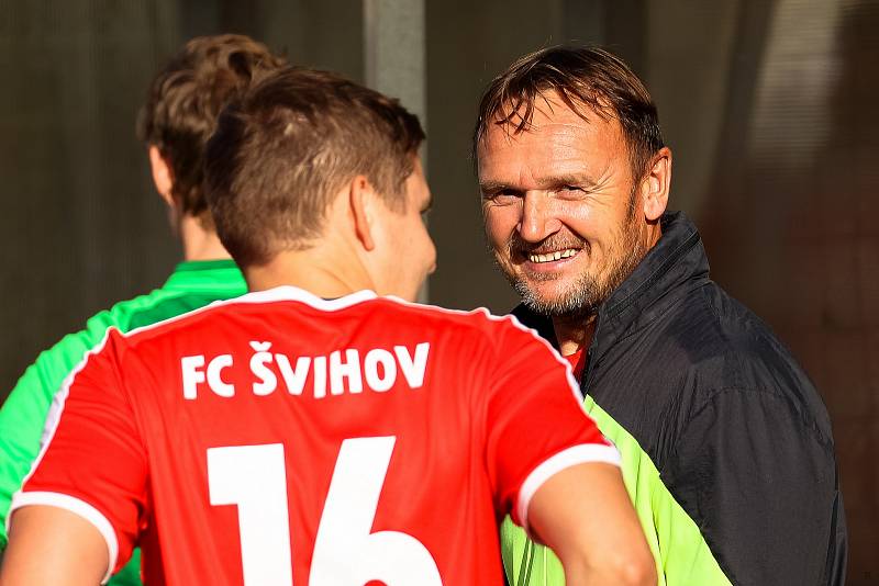 10. kolo okresního přeboru: TJ Sušice B (na snímku fotbalisté v bílých dresech) - FC Švihov 2:2 (1:1).