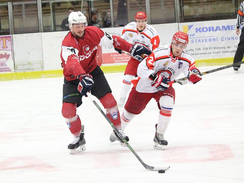 Druholigový hokejový zápas HC Klatovy – HC Medvědi Pelhřimov vyhráli domácí 5:4.