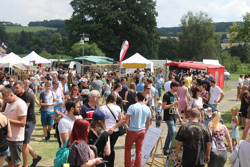 Street food festival na hradě ve Švihově.