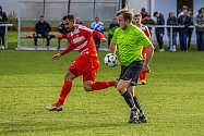 8. kolo okresního přeboru mužů: TJ Start Luby B - FC Švihov (na snímku fotbalisté v červenobílých dresech) 1:1 (1:0).