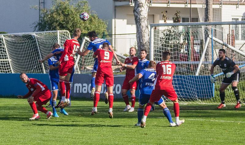 Z archivu: Fotbalisté Klatov prohráli doma se Soběslaví 0:2.