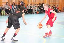 Easter Cup 2015 v Klatovech - BK Klatovy U13 (v červeném) - Cus Parma.