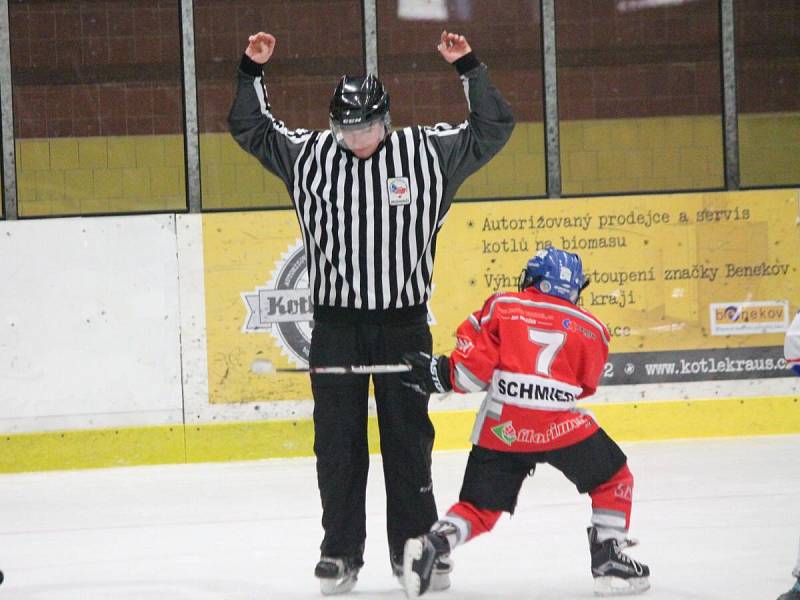 Liga mladších žáků: HC Klatovy (červené dresy) - HC DDM Rokycany 5:4