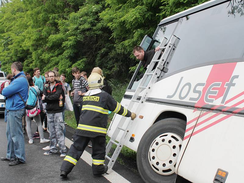 Nehoda autobusu u Kokšína.