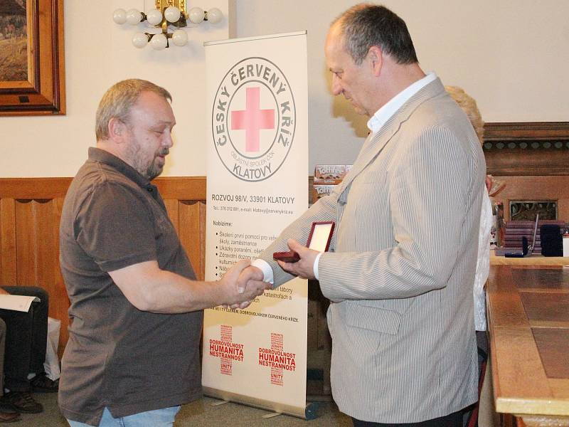 Předání ocenění dárcům krve v Klatovech.