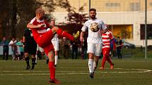 10. kolo okresního přeboru: TJ Sušice B (na snímku fotbalisté v bílých dresech) - FC Švihov 2:2 (1:1).