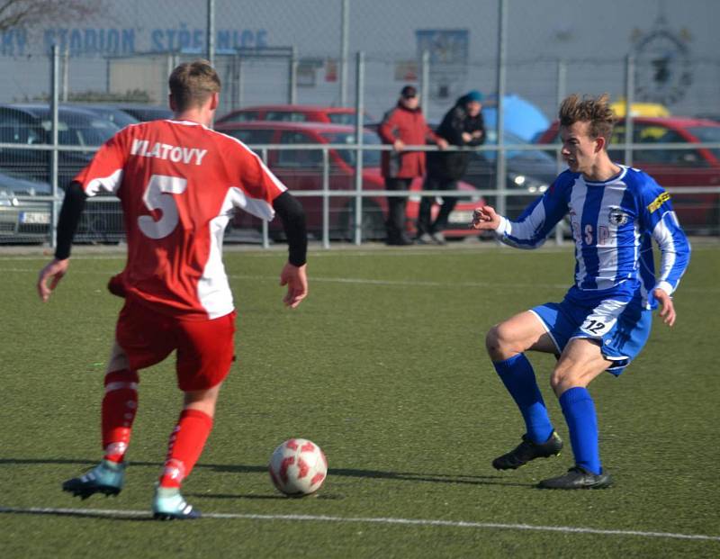 Fotbaloví dorostenci SK Klatovy 1898 (na archivním snímku hráči v červených dresech) přehráli Vejprnice 2:0.