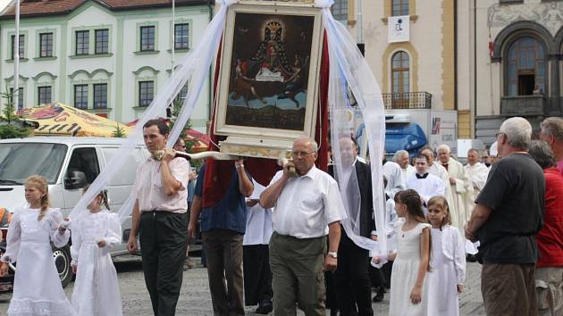 Průvod s obrazem Panny Marie Klatovské v Klatovech