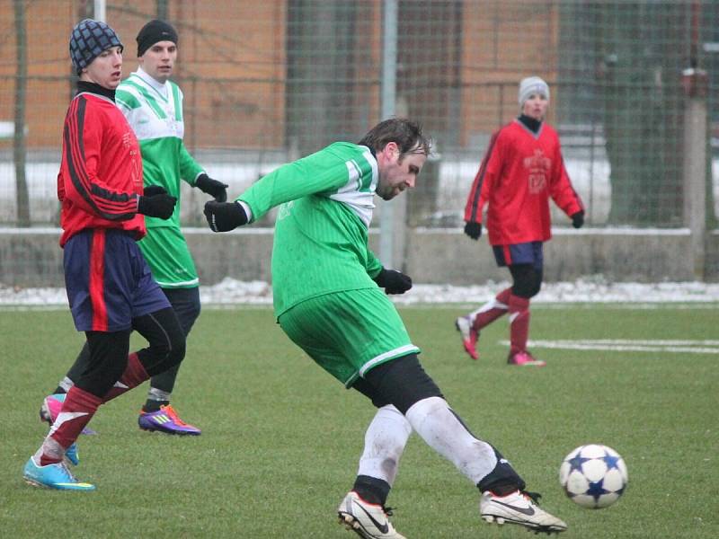 Zimní turnaj v Sušici: Mochtín (v červeném) - Strážov 3:0.