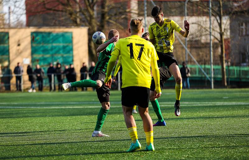 17. kolo FORTUNA divize A: FC Rokycany (zelení) - Přeštice 2:3.