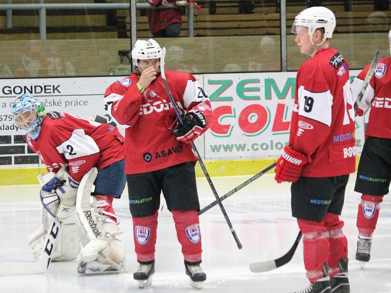 Třetí čtvrtfinále play-off druhé ligy: SHC Klatovy (červené dresy) - HC Kobra Praha 7:3