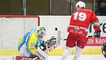 Krajská liga: HC Klatovy (červené dresy) - TJ Apollo Kaznějov 11:1