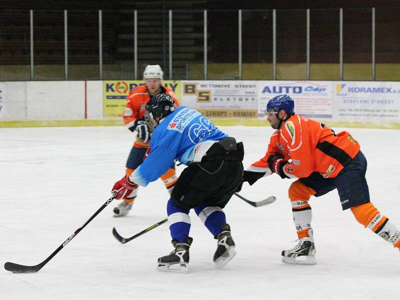Šumavská liga amatérského hokeje: AHC Vačice (oranžové dresy) - HC 2009 Nýrsko 8:4 