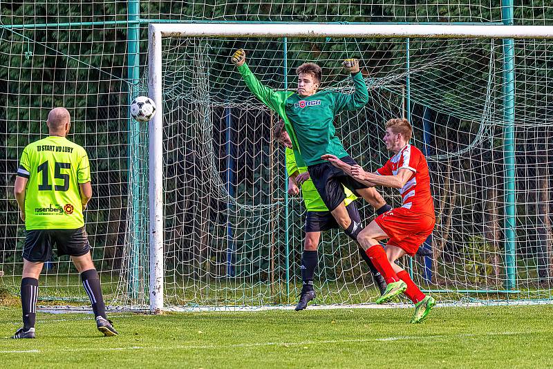 Fotbalisté FC Švihov (na archivním snímku hráči v červenobílých dresech) přejeli na domácím hřišti Tatran Dlouhá Ves 4:1.