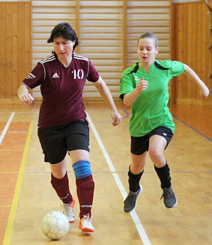 Snímky ze zápasu Chanovice (v červeném) vs. Neznašovy (zelené dresy) a Plánice (oranžové) vs. Dnešice (ve žlutém).