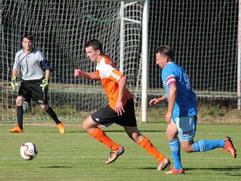 1. B třída 2016/2017: Chanovice (oranžové dresy) - Měčín 1:0