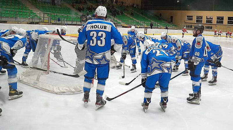 23. kolo 2. ligy, skupina Jih: Stadion Cheb - SHC Klatovy (červení) 5:3.