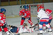 Hokejisté 3. třídy HC Klatovy hráli v neděli proti Rokycanům, zápas skončil remízou 18:18.