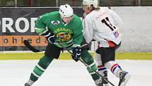 Tomahawk (na archivním snímku hráči v zelených dresech) v prvním kole nového ročníku Šumavské ligy amatérského hokeje prohrál 3:5.