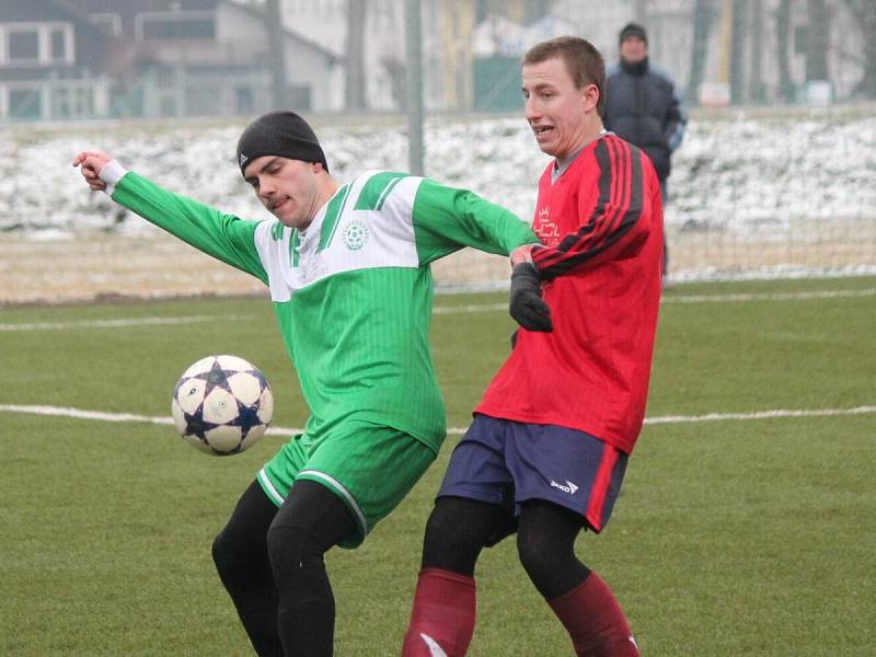 Zimní turnaj v Sušici: Mochtín (v červeném) - Strážov 3:0.