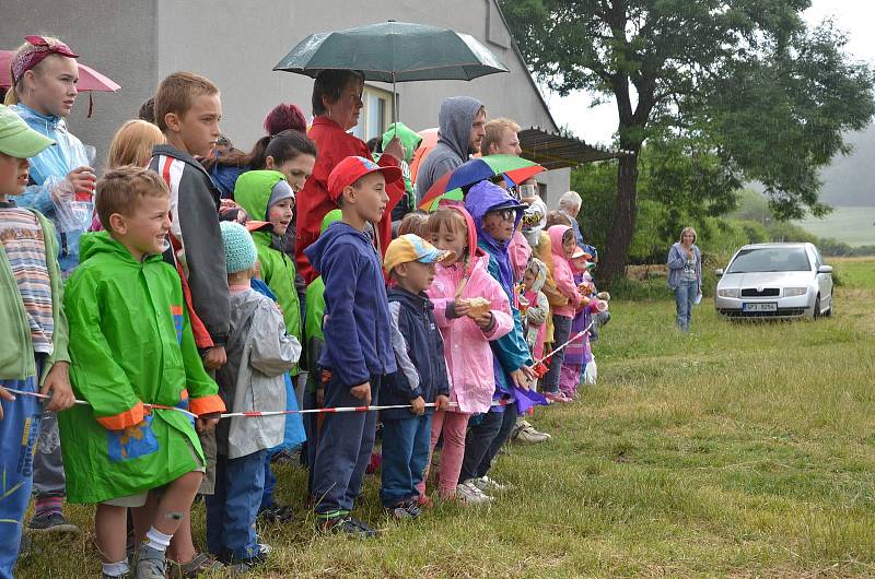 Ve Lhovicích se konala Cesta kolem pohádkového rybníka.