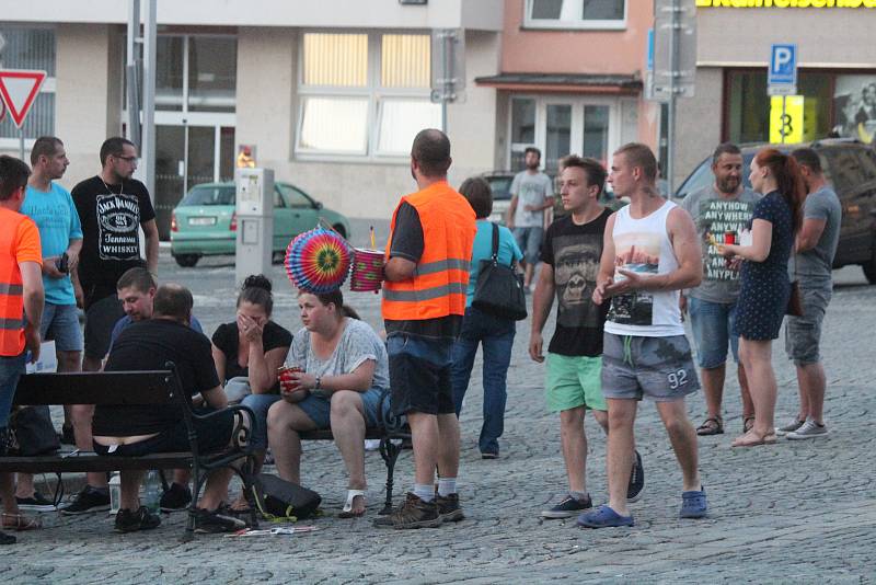 Lampionový průvod na památku mladého taxikáře v Klatovech.